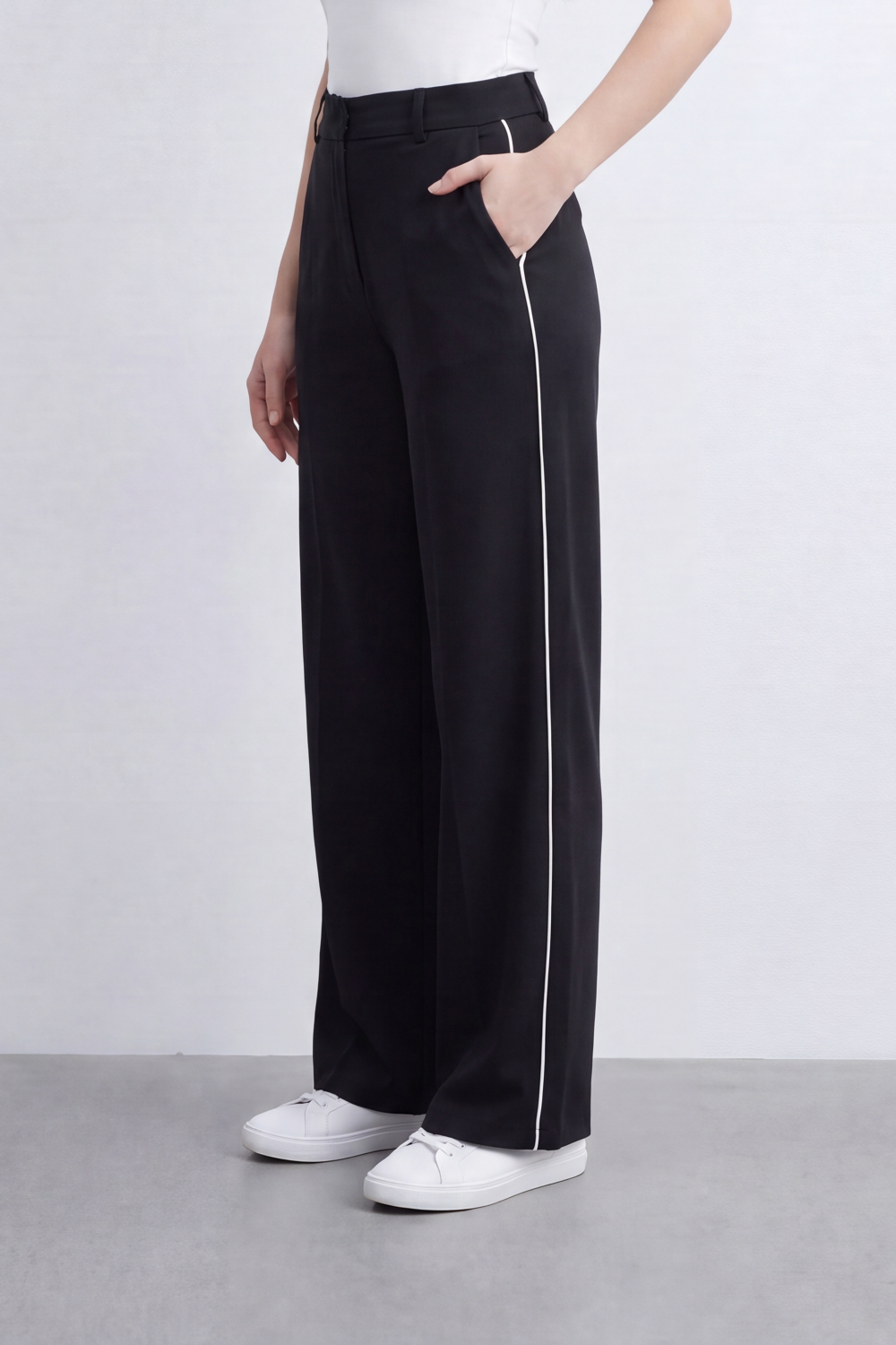 Women’s Tomato Store Sport Line Wide Pants Clean Plain Surface With Contrast Side Stripe Detail