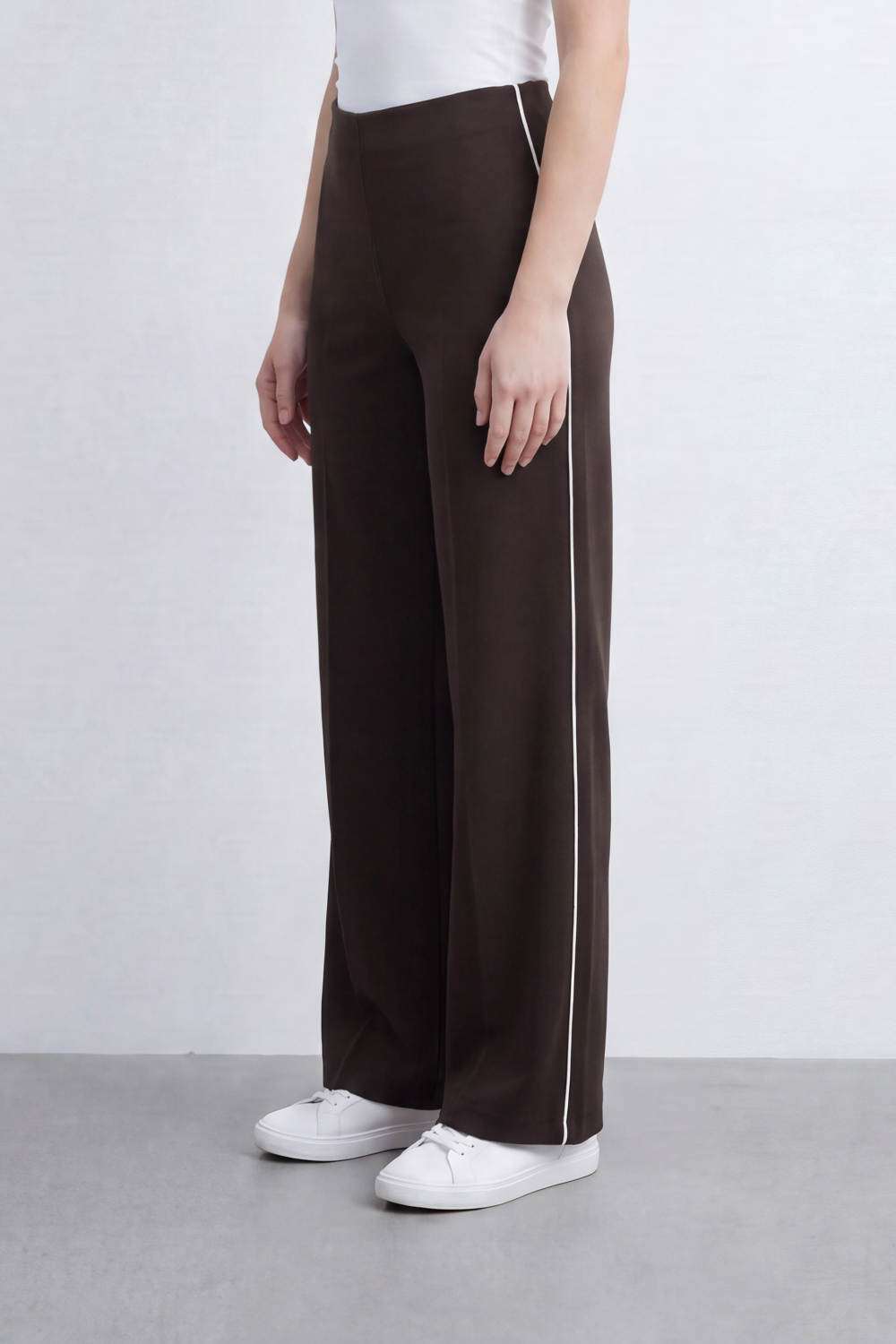 Women’s Tomato Store Sport Line Wide Pants Clean Plain Surface With Contrast Side Stripe Detail