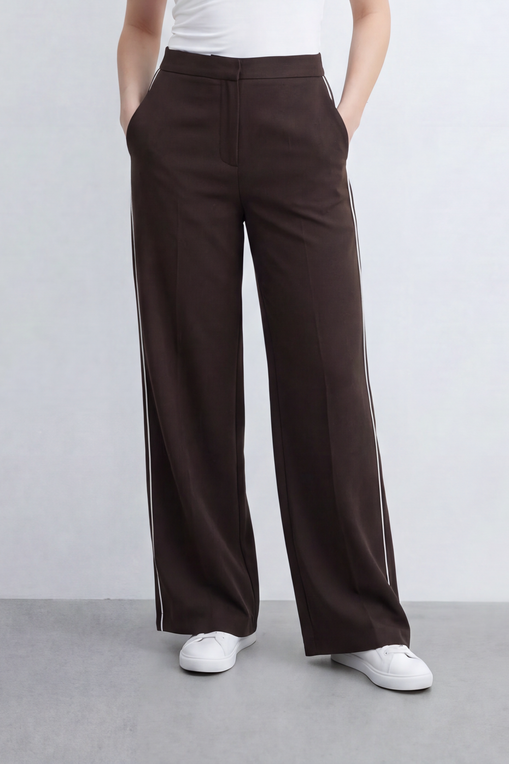 Women’s Tomato Store Sport Line Wide Pants Clean Plain Surface With Contrast Side Stripe Detail