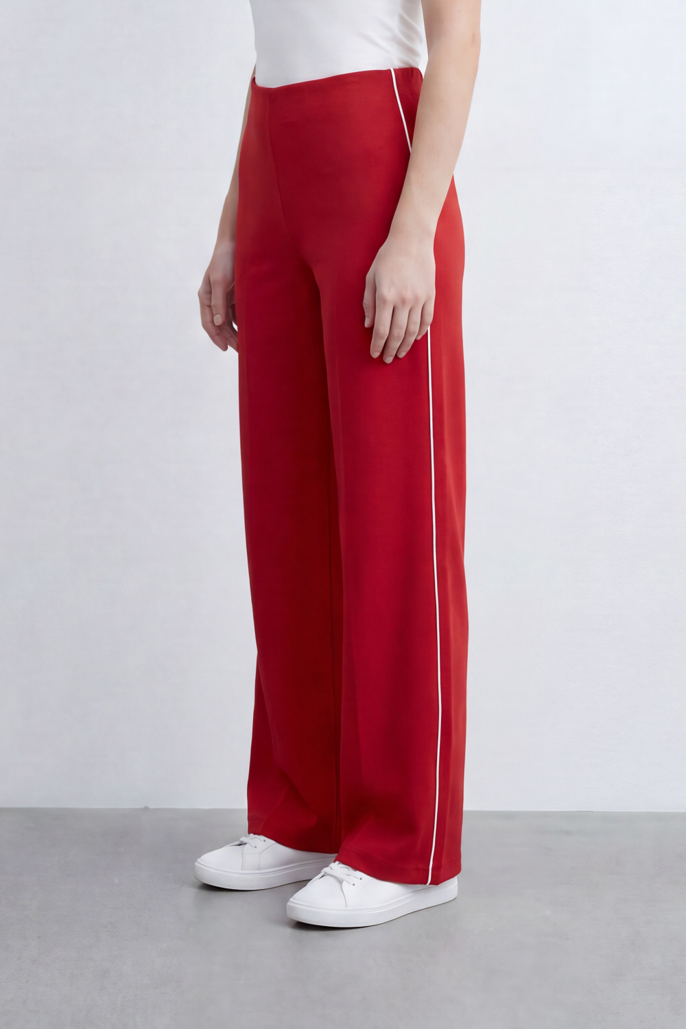 Women’s Tomato Store Sport Line Wide Pants Clean Plain Surface With Contrast Side Stripe Detail