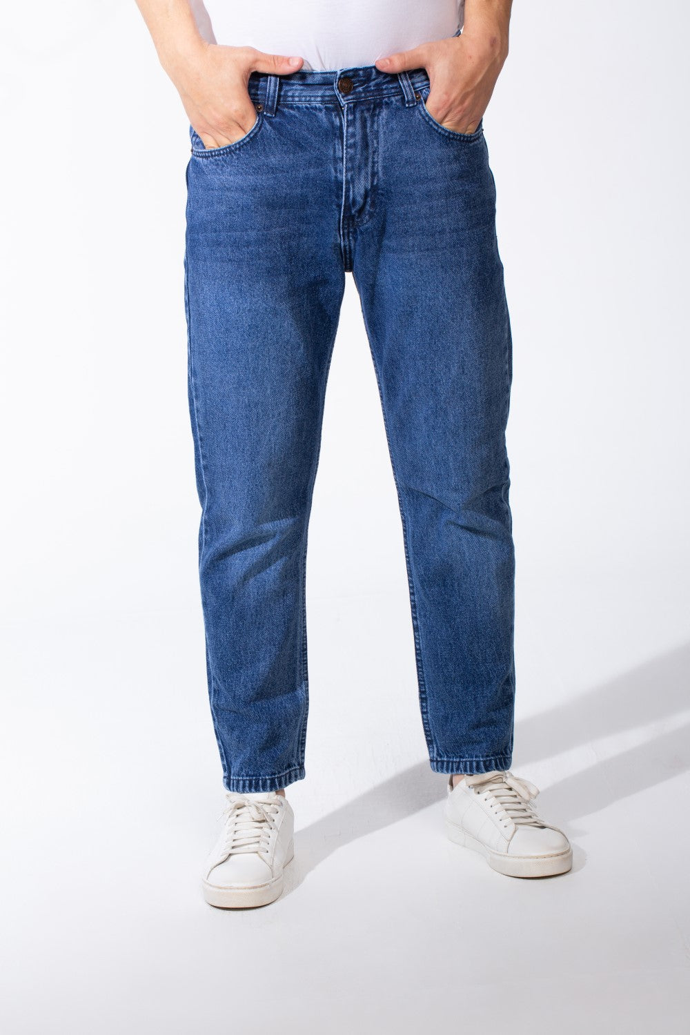 Men's Mid-Wash Tapered Jeans Tailored Look Five Pocket Design Boyfriend Versatile Denims Pants