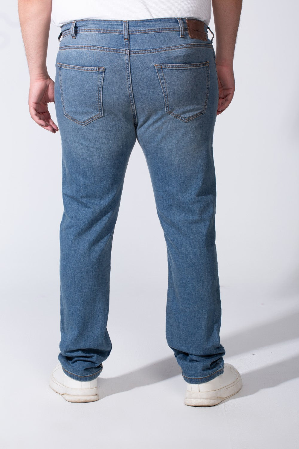 Men's Buttons Closure Belt Loops With Front And Back Pockets Big Size Fit Denim Fabric Casual Jeans Pants