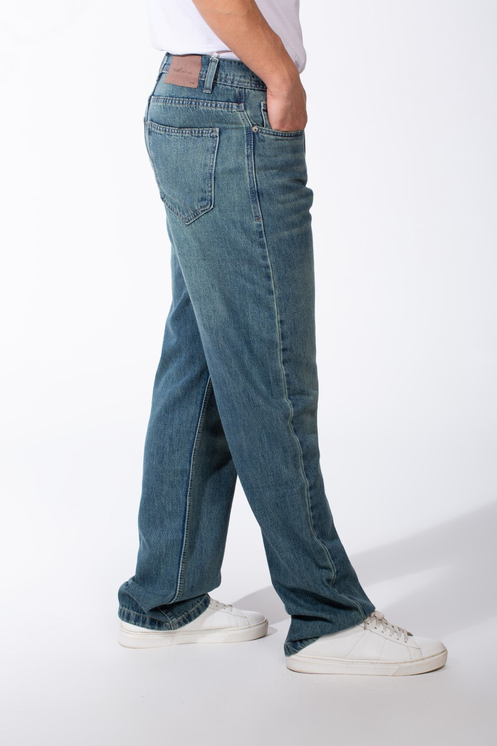Men's Wide-Leg Cut Distressed Finish Five-Pocket Metallic Shank Button Denim Jeans Pants