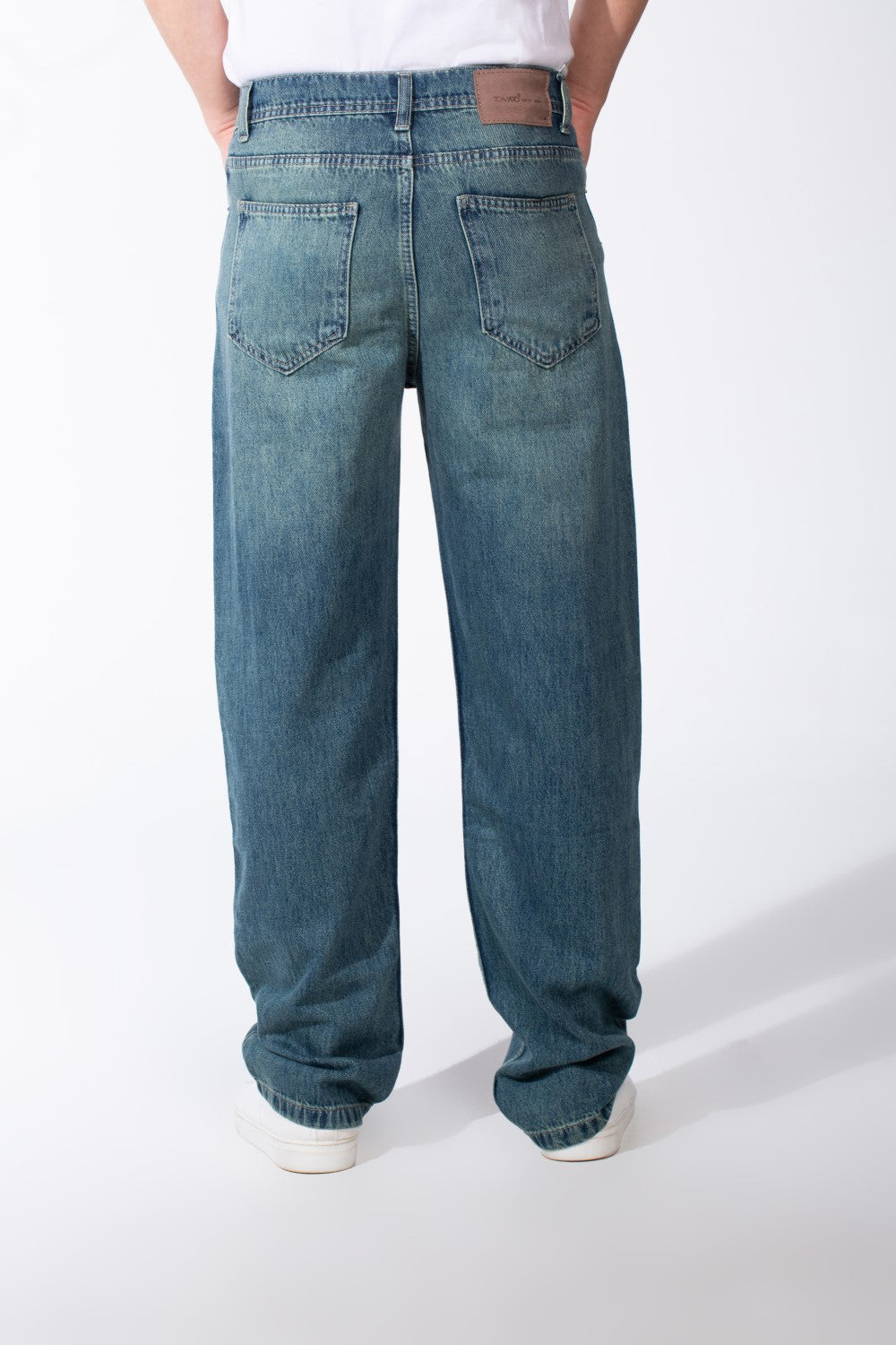 Men's Wide-Leg Cut Distressed Finish Five-Pocket Metallic Shank Button Denim Jeans Pants