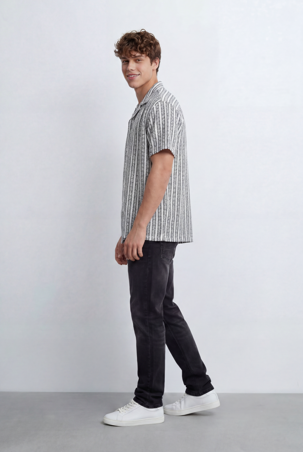 Men’s Tomato Store Resort Shirt With Textured Vertical Stripes Short Sleves Regular Fit
