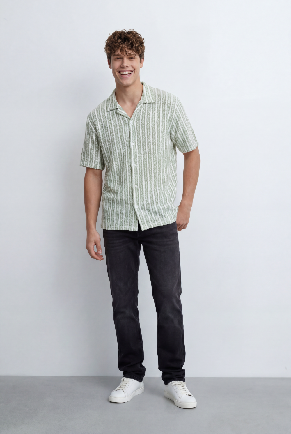 Men’s Tomato Store Resort Shirt With Textured Vertical Stripes Short Sleves Regular Fit
