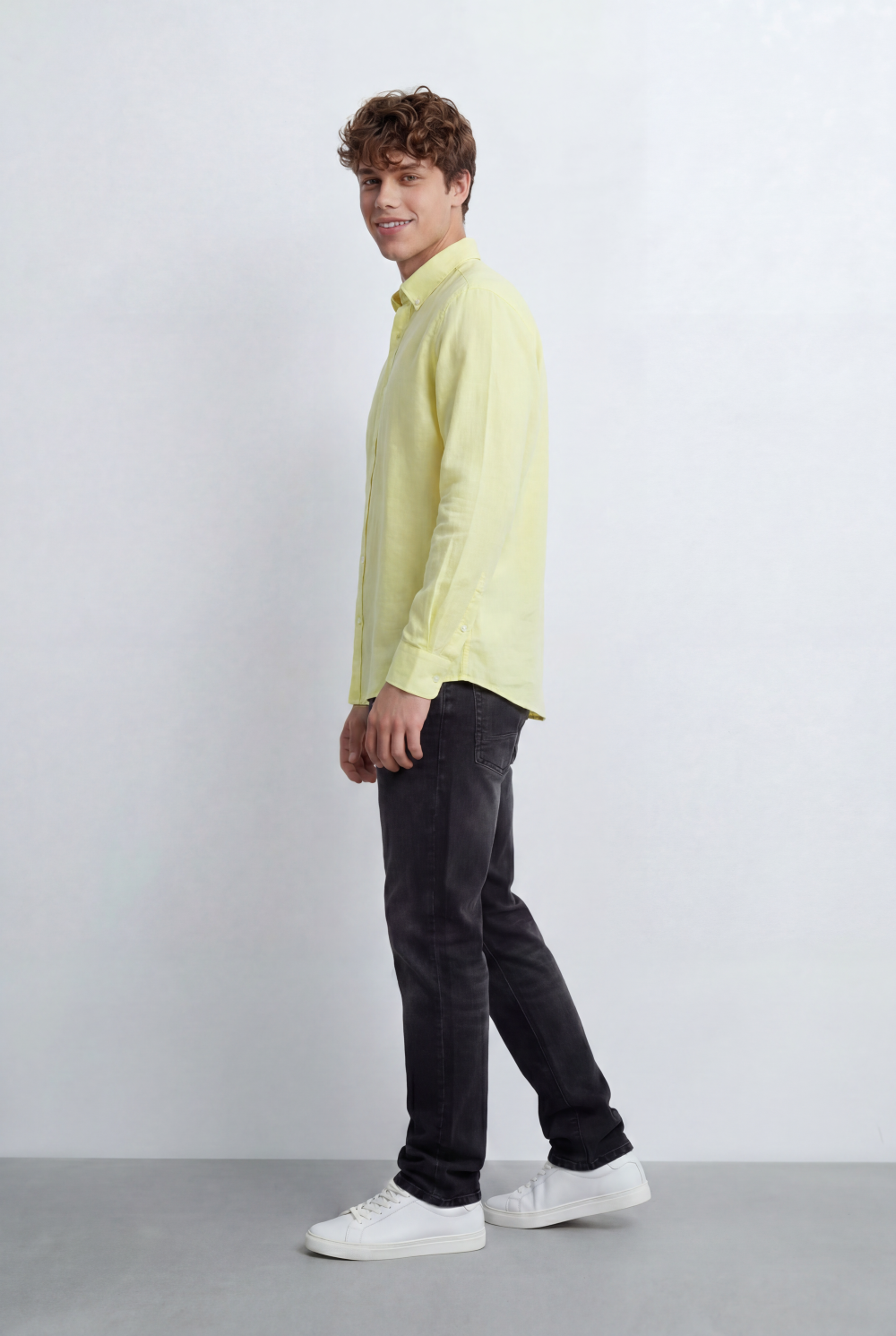 Men’s Regular Fit Shirt Button Down Collar Long Sleeves Tailored Crafted From Breathable Fabric