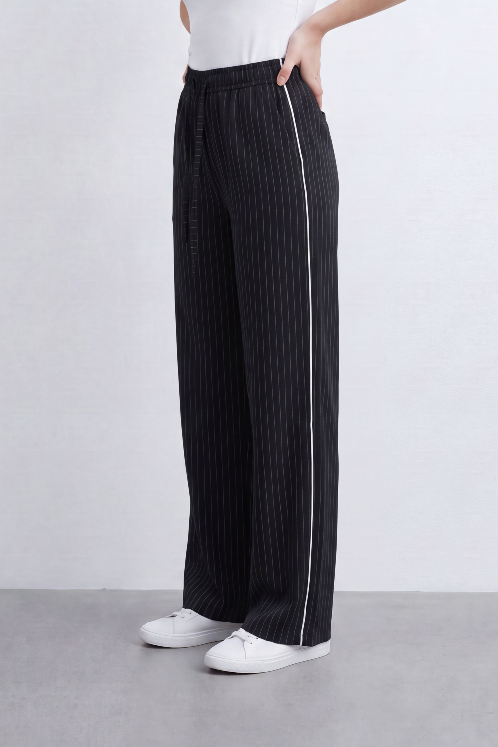 Women’s Tomato Store Stripe Ease Wide Pants Fine Pinstripe Pattern Over Smooth Tailored