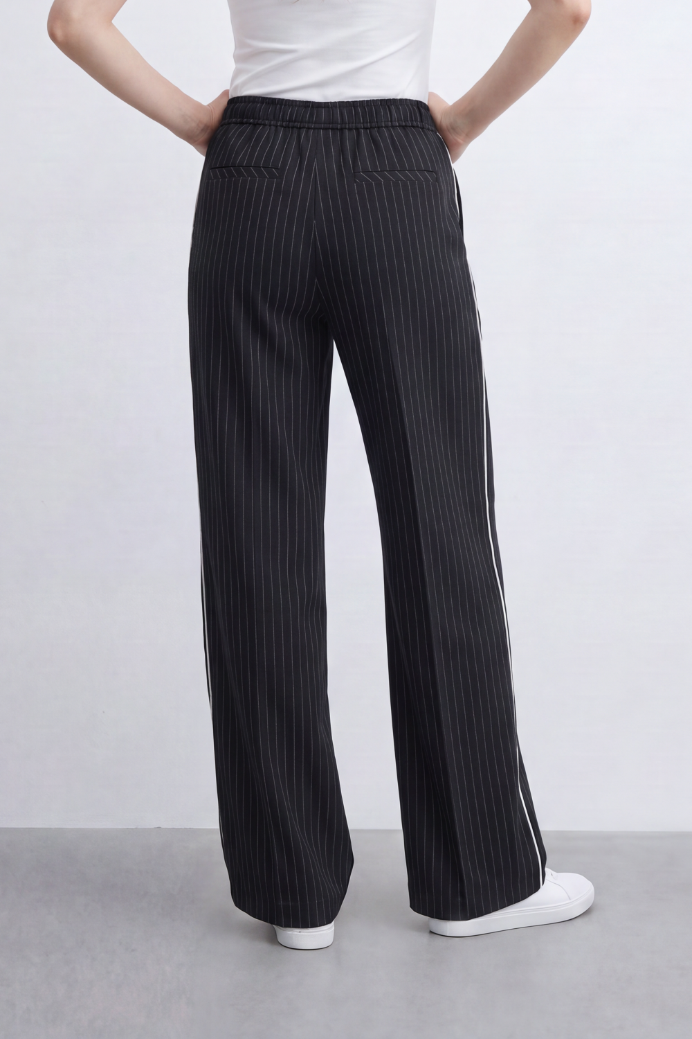 Women’s Tomato Store Stripe Ease Wide Pants Fine Pinstripe Pattern Over Smooth Tailored