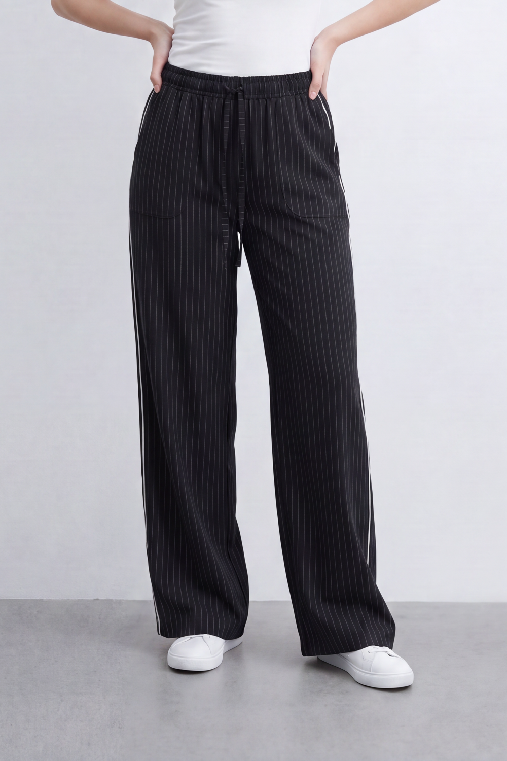 Women’s Tomato Store Stripe Ease Wide Pants Fine Pinstripe Pattern Over Smooth Tailored