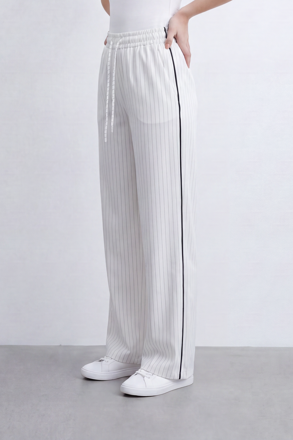 Women’s Tomato Store Stripe Ease Wide Pants Fine Pinstripe Pattern Over Smooth Tailored