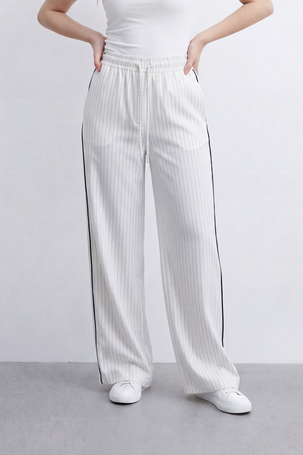 Women’s Tomato Store Stripe Ease Wide Pants Fine Pinstripe Pattern Over Smooth Tailored