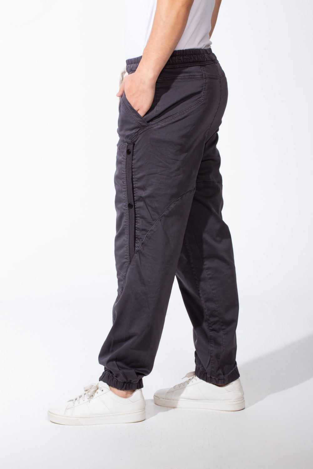 Men's Drawstring Waist Tapered Elastic Cuffs Side-Snap Detailing And Pockets Cargo Pants