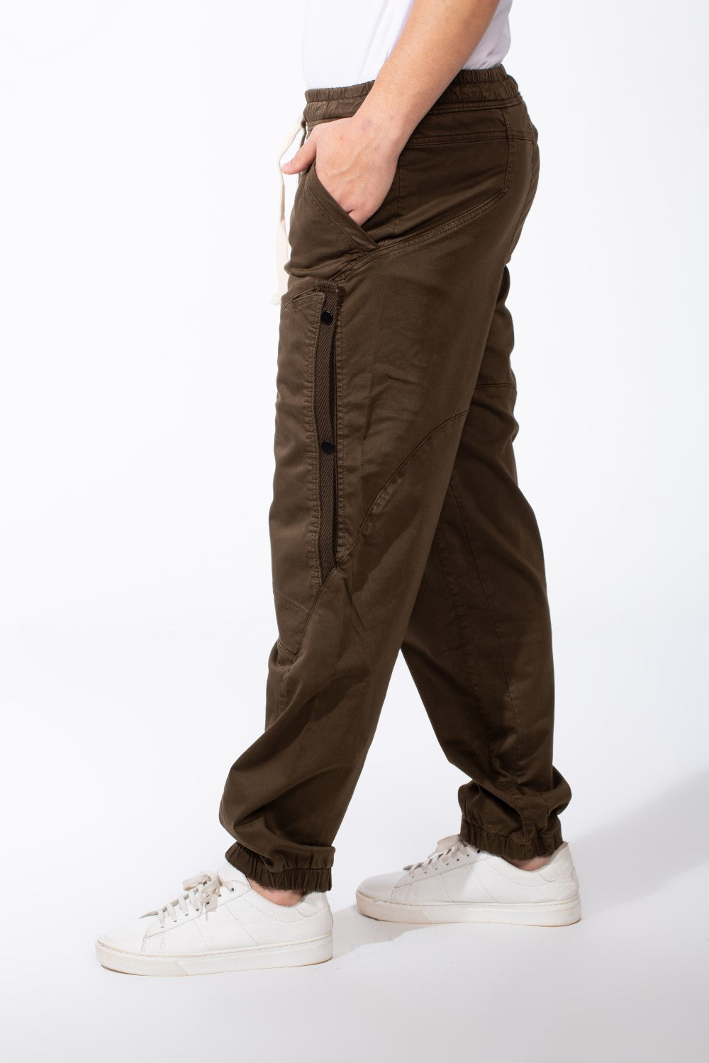 Men's Drawstring Waist Tapered Elastic Cuffs Side-Snap Detailing And Pockets Cargo Pants