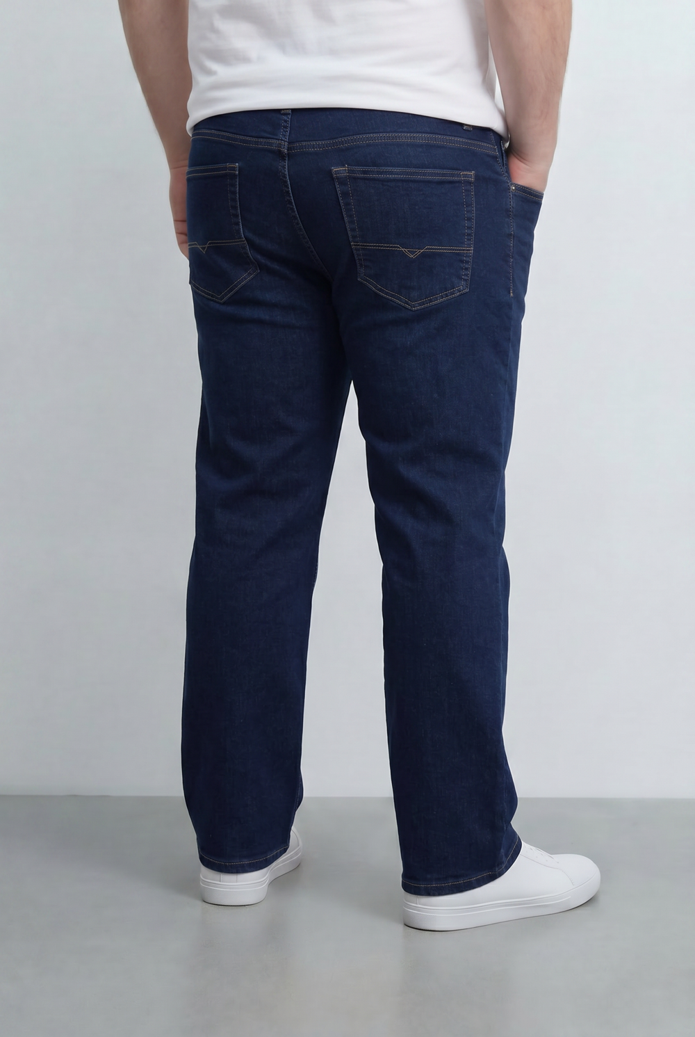Men’s Tomato Store Big Size Denim Jeans Featuring Classic Five Pocket Design