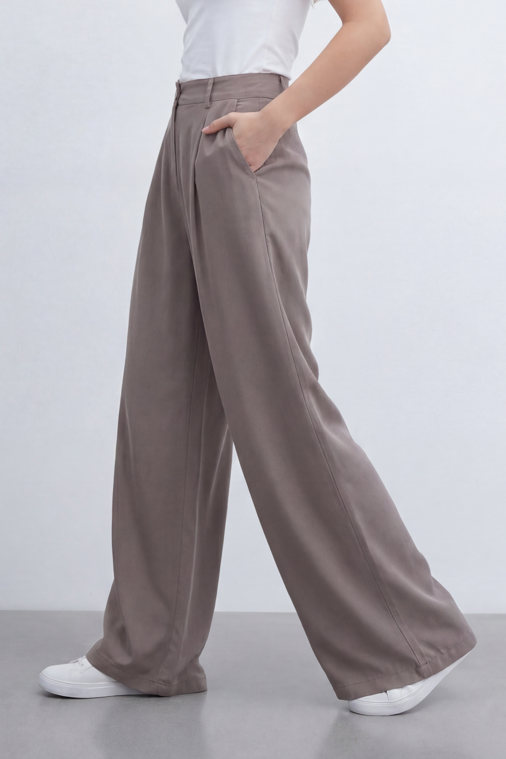 Women’s Tomato Store Tailored Flow Pants With Soft Draped Twill Texture Plain Solid Dye Surface Front Pleat Detail