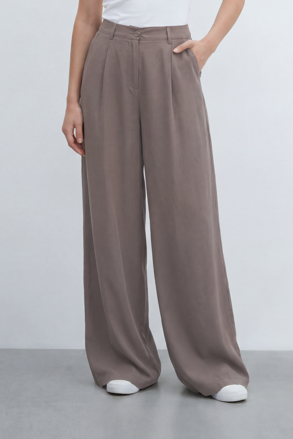 Women’s Tomato Store Tailored Flow Pants With Soft Draped Twill Texture Plain Solid Dye Surface Front Pleat Detail