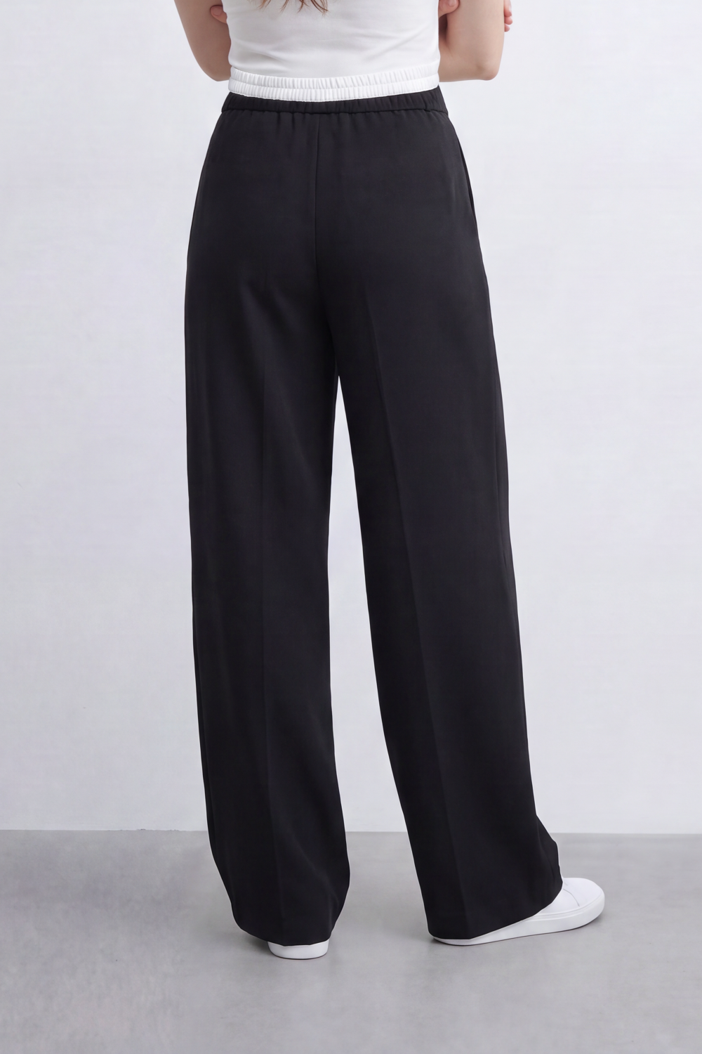 Women’s Tomato Store Soft Track Wide Sweatpants Smooth Brushed Texture Across A Plain Surface Center Seam Lines