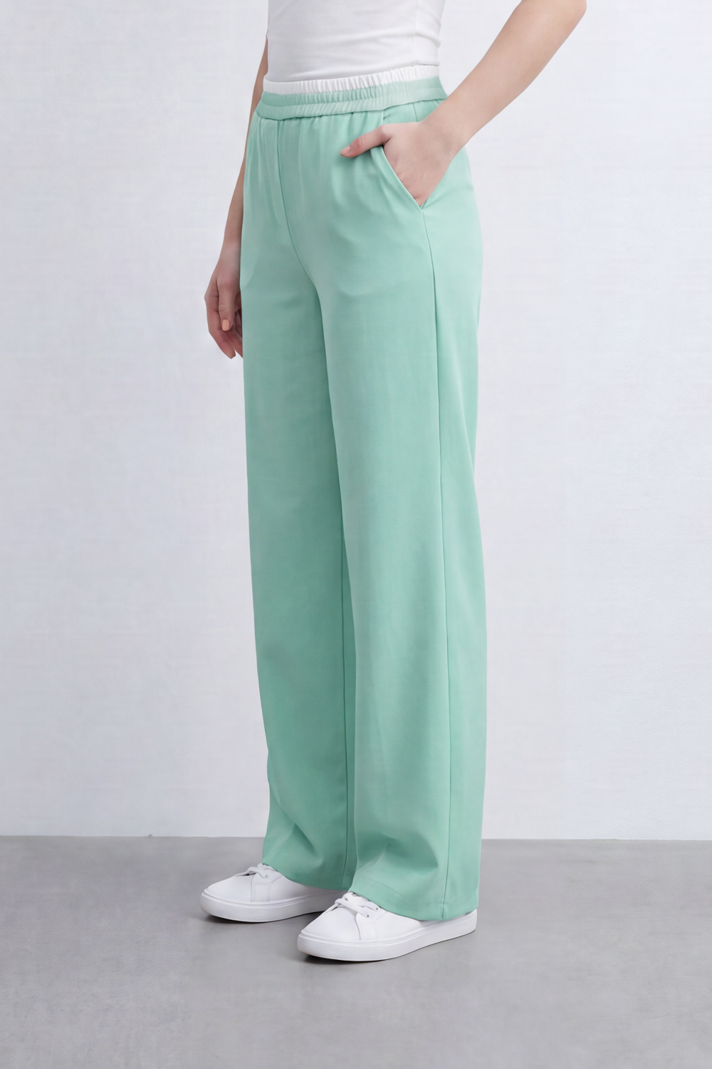 Women’s Tomato Store Soft Track Wide Sweatpants Smooth Brushed Texture Across A Plain Surface Center Seam Lines