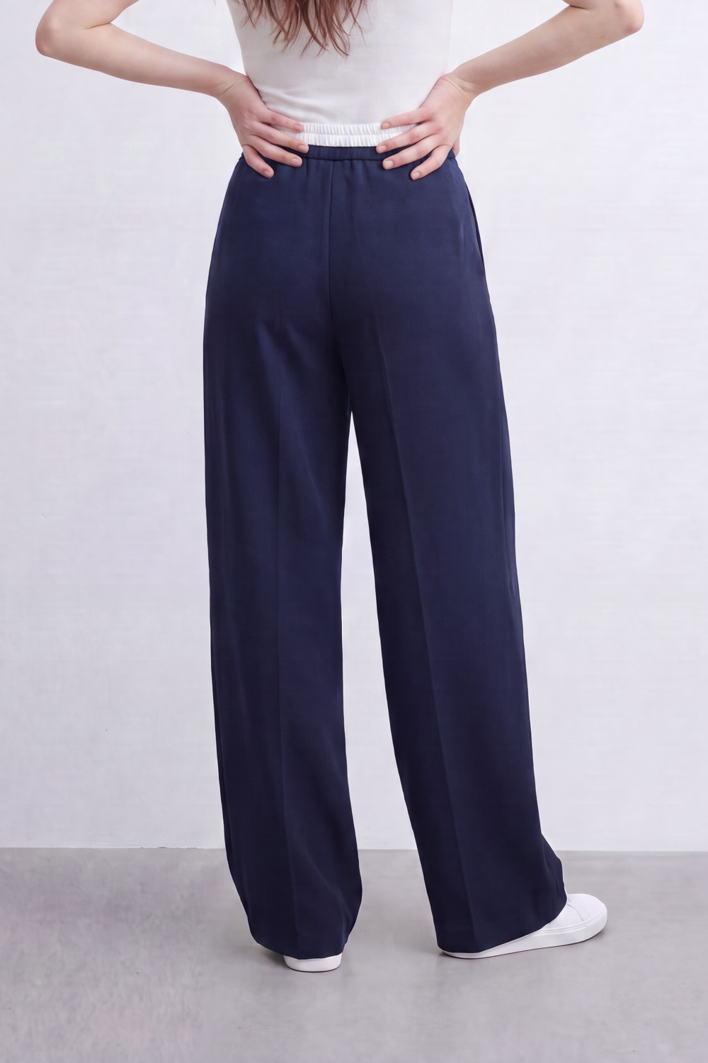 Women’s Tomato Store Soft Track Wide Sweatpants Smooth Brushed Texture Across A Plain Surface Center Seam Lines