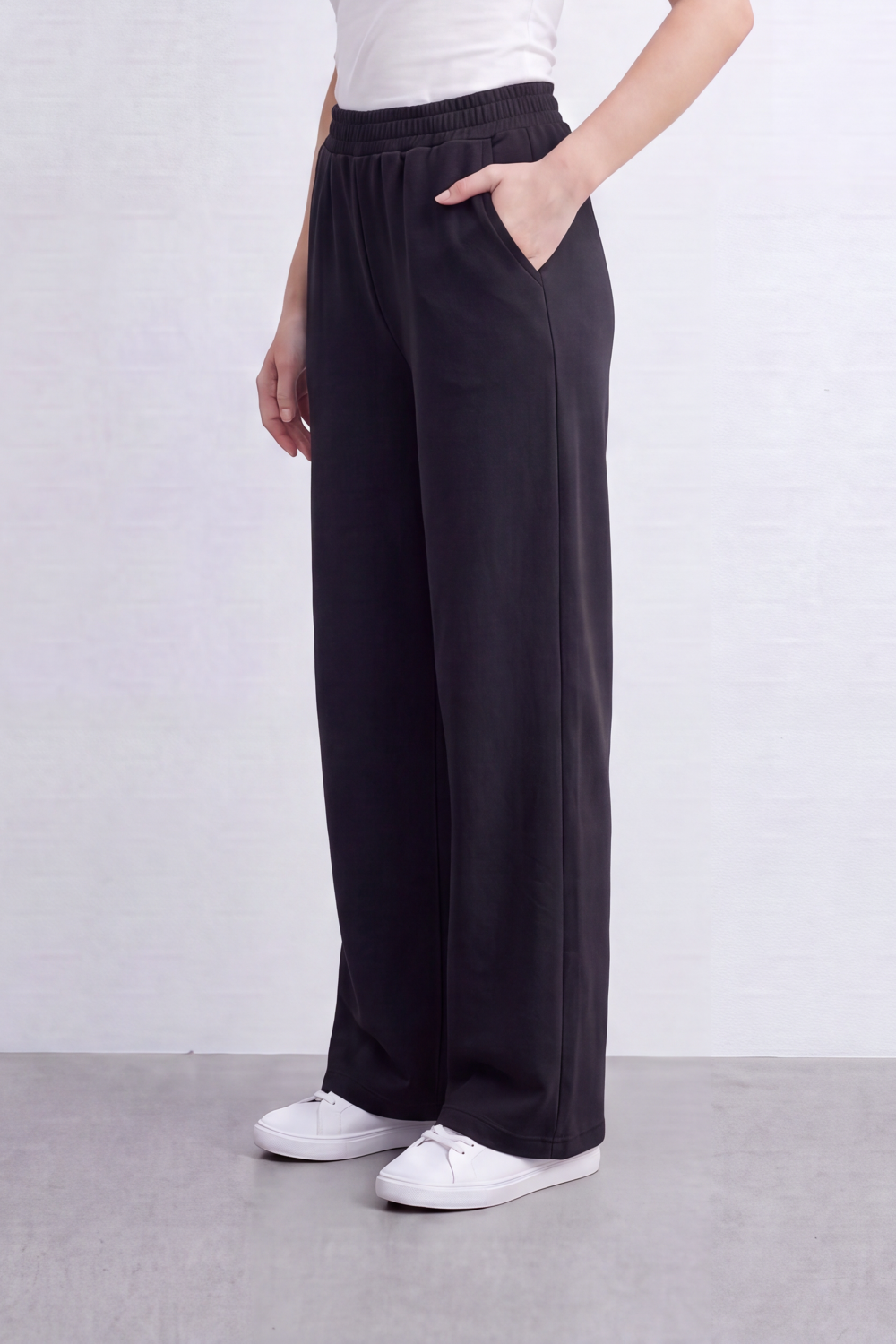 Women’s Tomato Store Cloud Ease Wide Leg Pants Soft Brushed Texture Clean Plain Surface Elastic Waist Side Pockets Full Length Flowing Shape