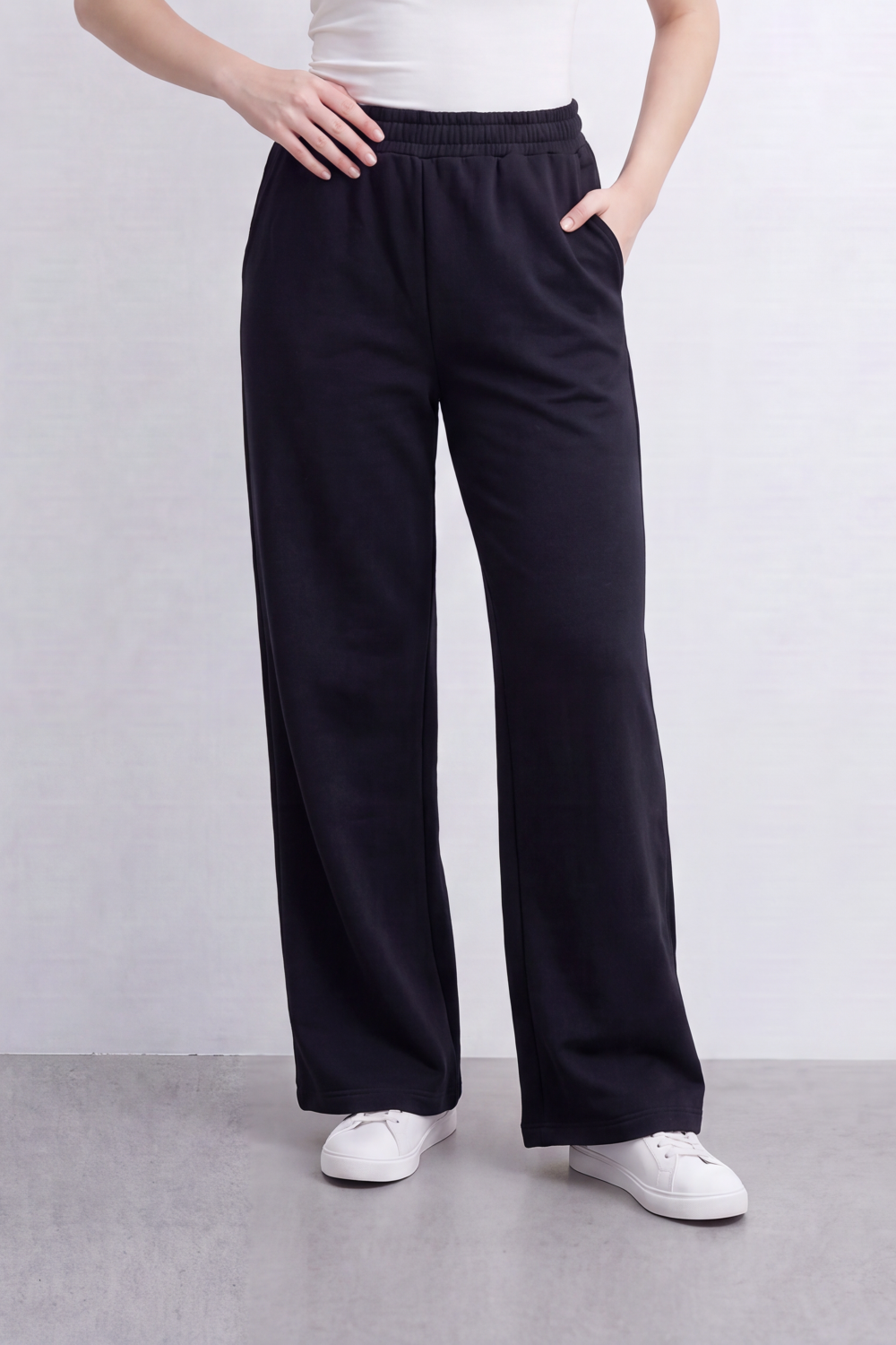 Women’s Tomato Store Cloud Ease Wide Leg Pants Soft Brushed Texture Clean Plain Surface Elastic Waist Side Pockets Full Length Flowing Shape