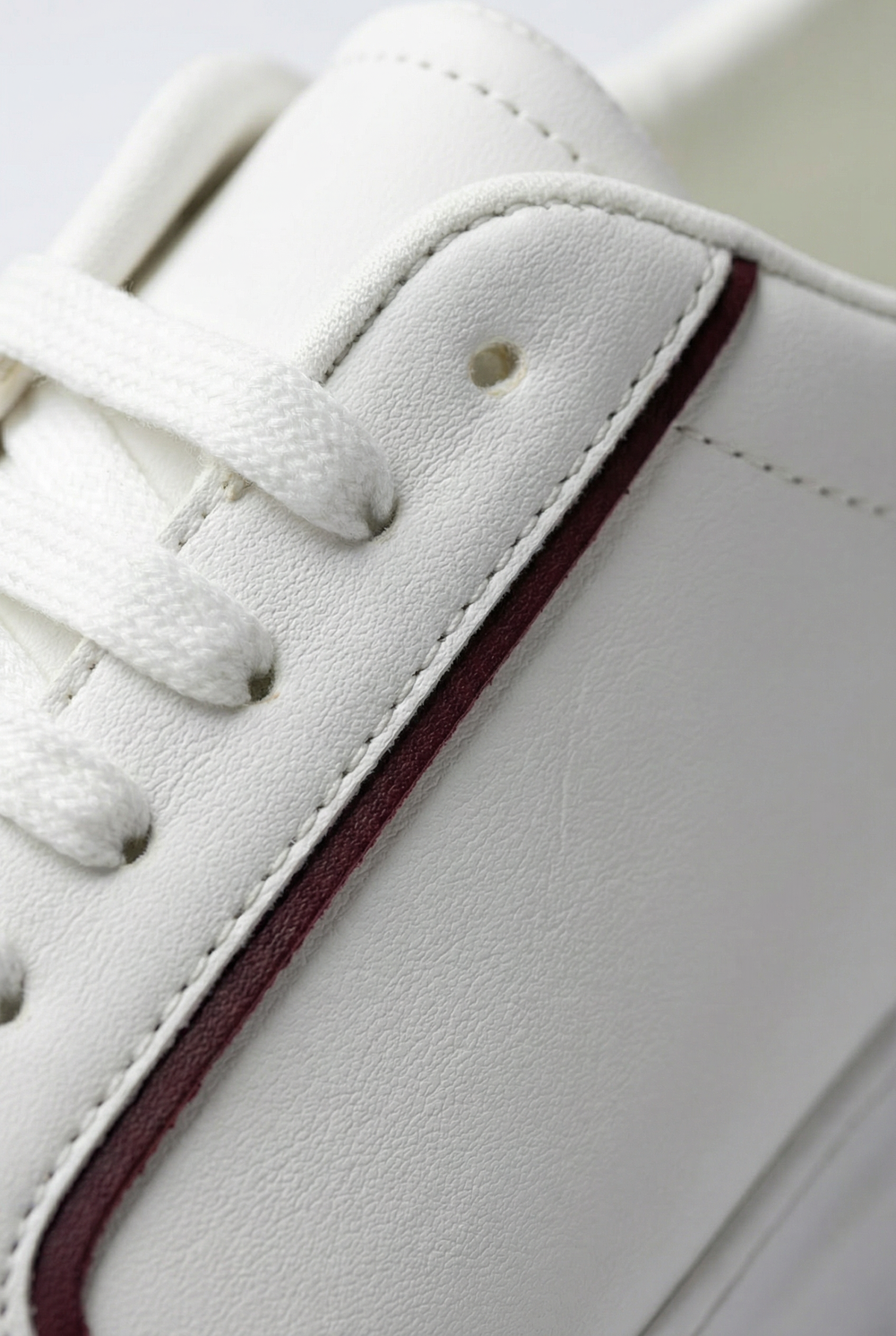 Men’s Clean Textured Minimalist Trainer Low-Top Sneakers Slim Inlaid Trim Along Side Panels Classic Shoes