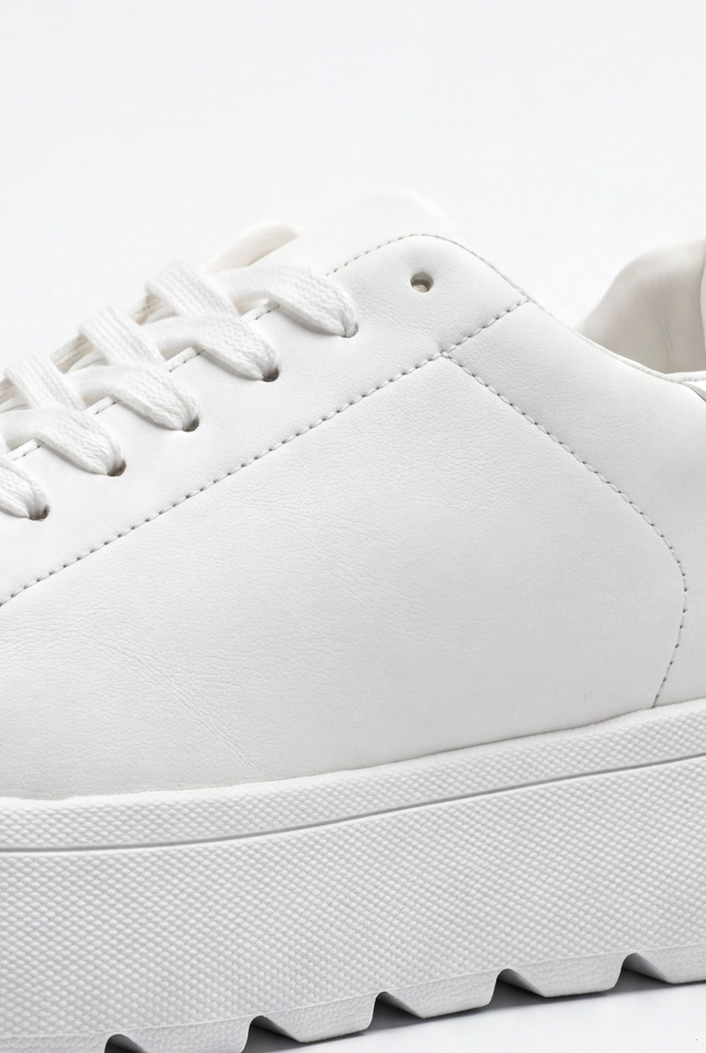 Men’s Tomato Store Platform Sneaker Clean Leather Upper Minimal Panel Design Lace Up Closure Shoes