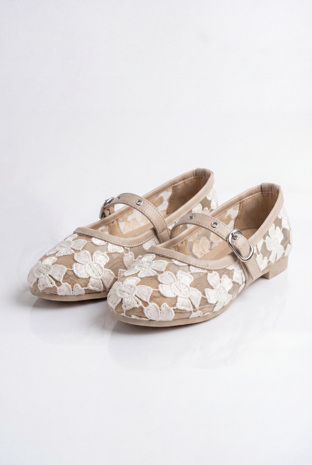 Women’s Tomato Store Lace Ballet Flats Shoes Delicate Floral Embroidery Mary Jane Strap Low Heel Design