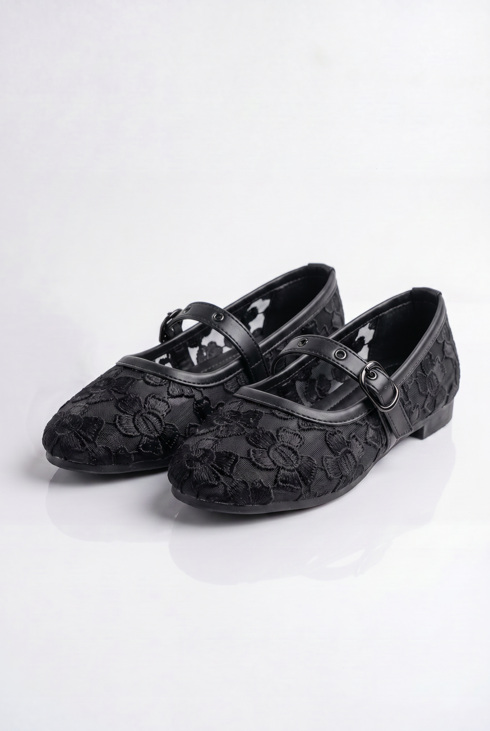 Women’s Tomato Store Lace Ballet Flats Shoes Delicate Floral Embroidery Mary Jane Strap Low Heel Design