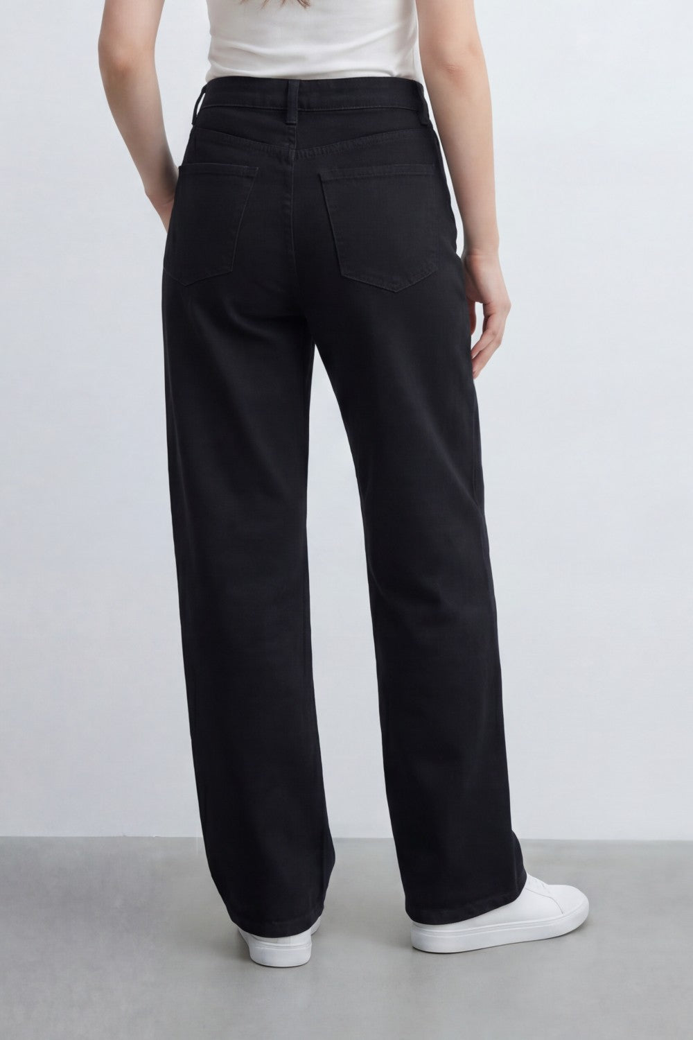 Women’s Tomato Store Mono Clean Boyfriend Jeans With Solid Dyed Denim Texture Smooth Compact Grain Minimal Washed Surface