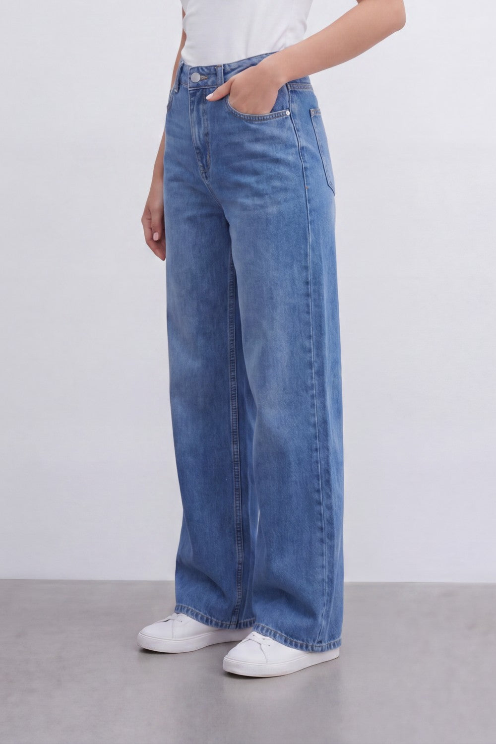 Women’s Tomato Store Sky Fade Wide Leg Jeans With Washed Denim Texture Soft Whisker Fade Effect Vertical Grain Pants