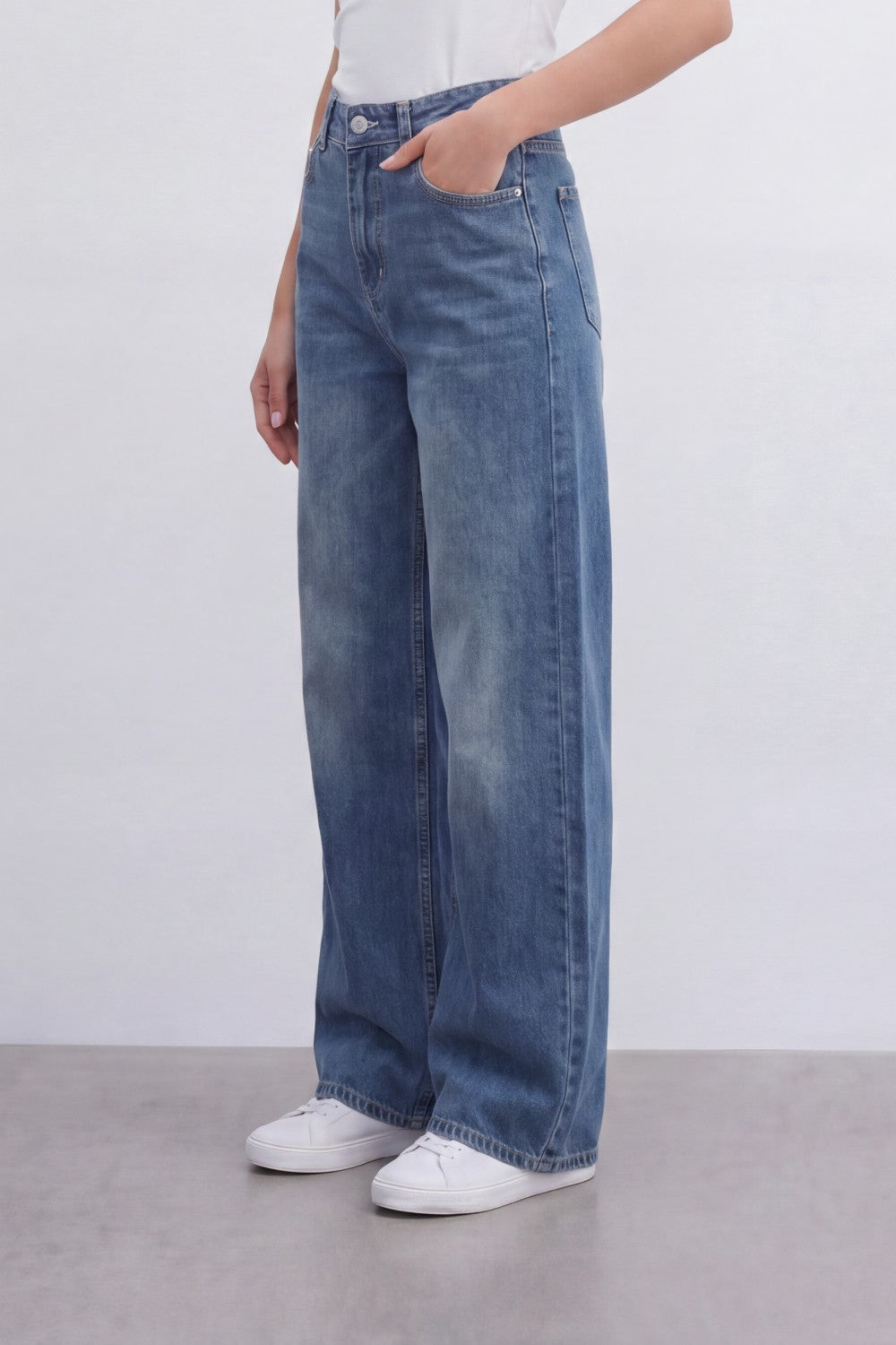 Women’s Tomato Store Sky Fade Wide Leg Jeans With Washed Denim Texture Soft Whisker Fade Effect Vertical Grain Pants