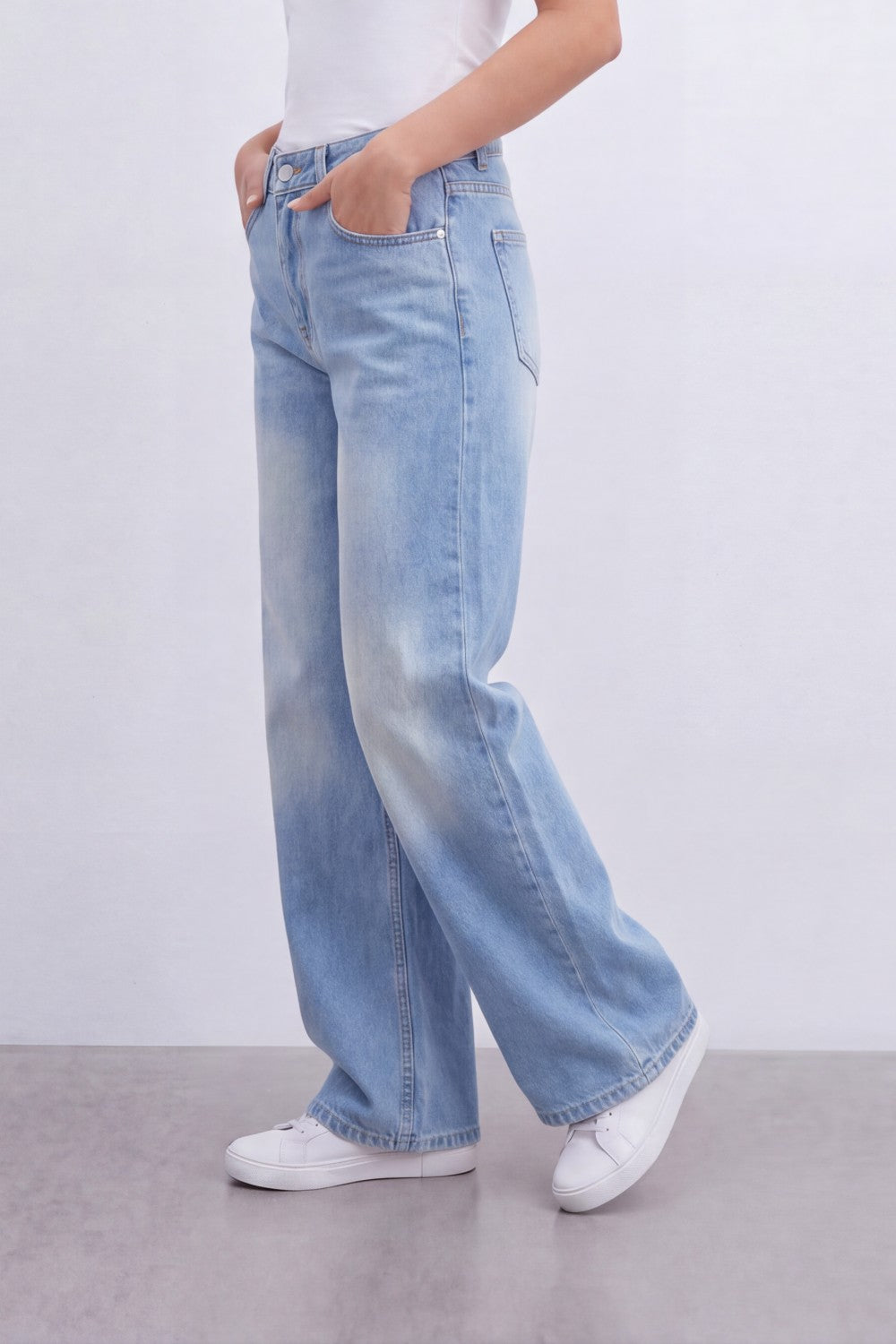 Women’s Tomato Store Sky Fade Wide Leg Jeans With Washed Denim Texture Soft Whisker Fade Effect Vertical Grain Pants