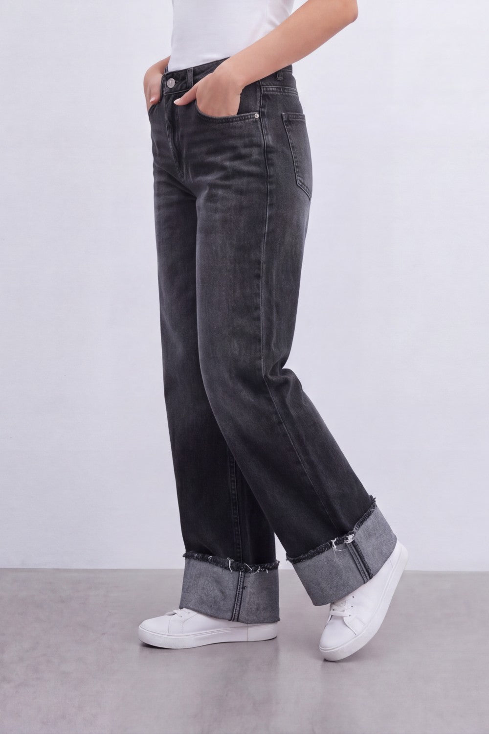 Women’s Tomato Store Cuffed Fade Wide Leg Jeans With Smoky Washed Denim Texture Soft Sanded Surface Vertical Fade Effect Pants