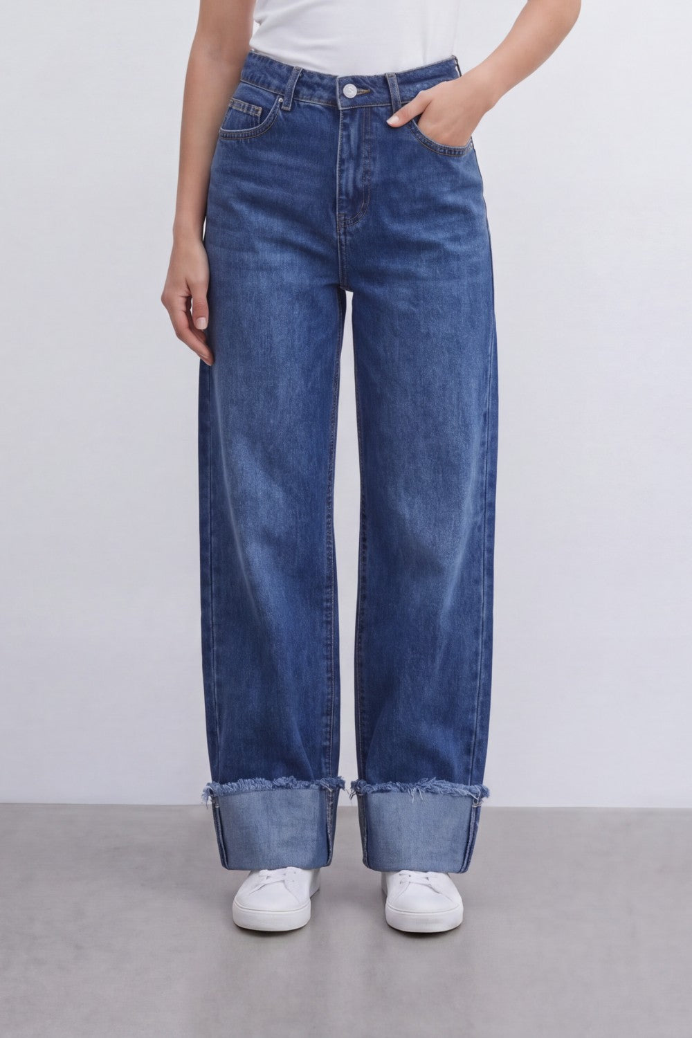 Women’s Tomato Store Cuffed Fade Wide Leg Jeans With Smoky Washed Denim Texture Soft Sanded Surface Vertical Fade Effect Pants