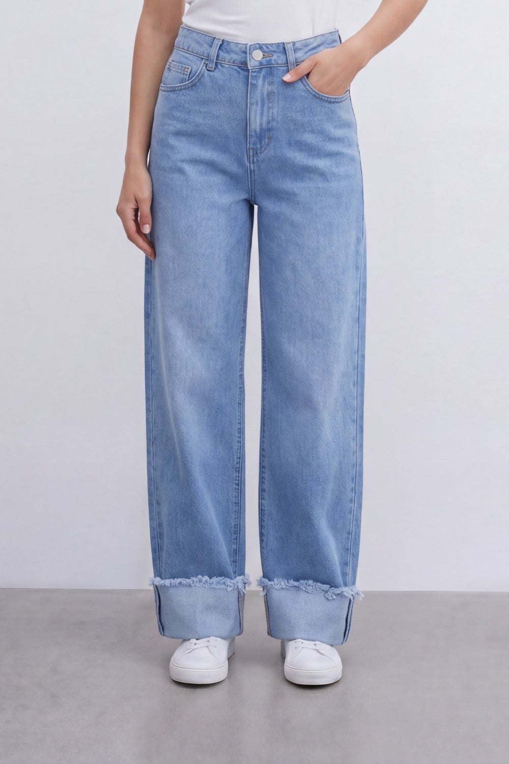 Women’s Tomato Store Cuffed Fade Wide Leg Jeans With Smoky Washed Denim Texture Soft Sanded Surface Vertical Fade Effect Pants