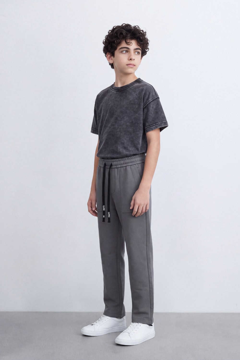 Men's Tomato Store Soft Twill Cargo Jogger Pants Patch Pocket Detail Elastic Drawstring Wide Leg