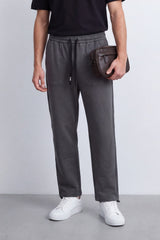 Men's Tomato Store Soft Twill Cargo Jogger Sweatpants Patch Pocket Detail Elastic Drawstring Wide Leg