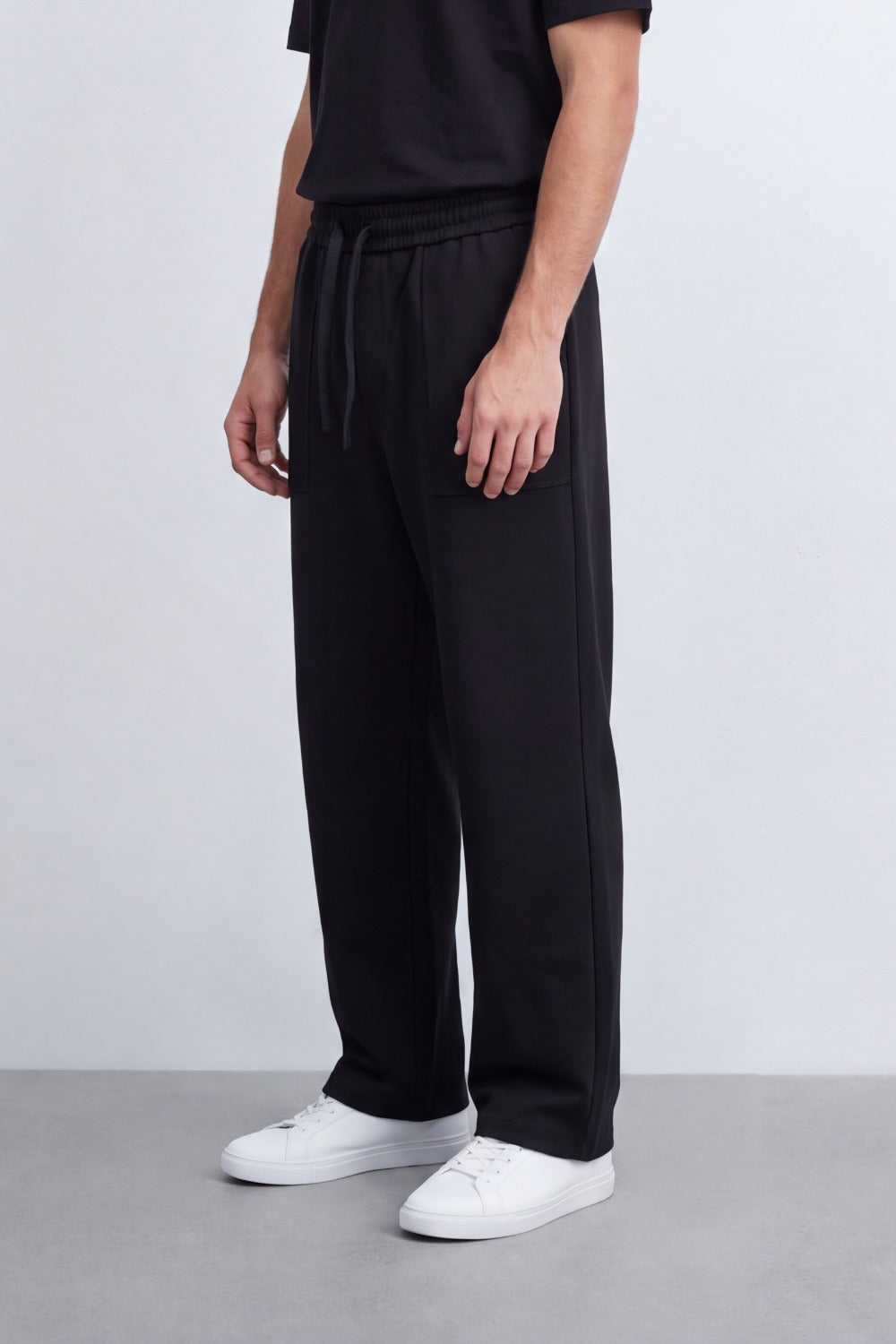 Men's Tomato Store Soft Twill Cargo Jogger Sweatpants Patch Pocket Detail Elastic Drawstring Wide Leg