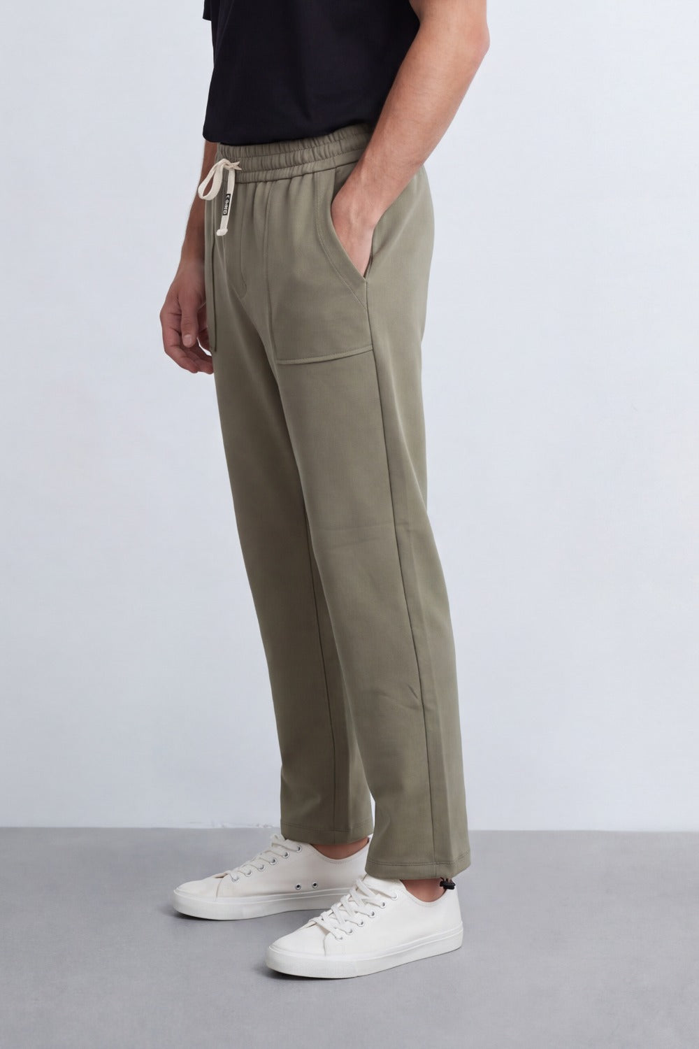 Men's Tomato Store Soft Twill Cargo Jogger Sweatpants Patch Pocket Detail Elastic Drawstring Wide Leg