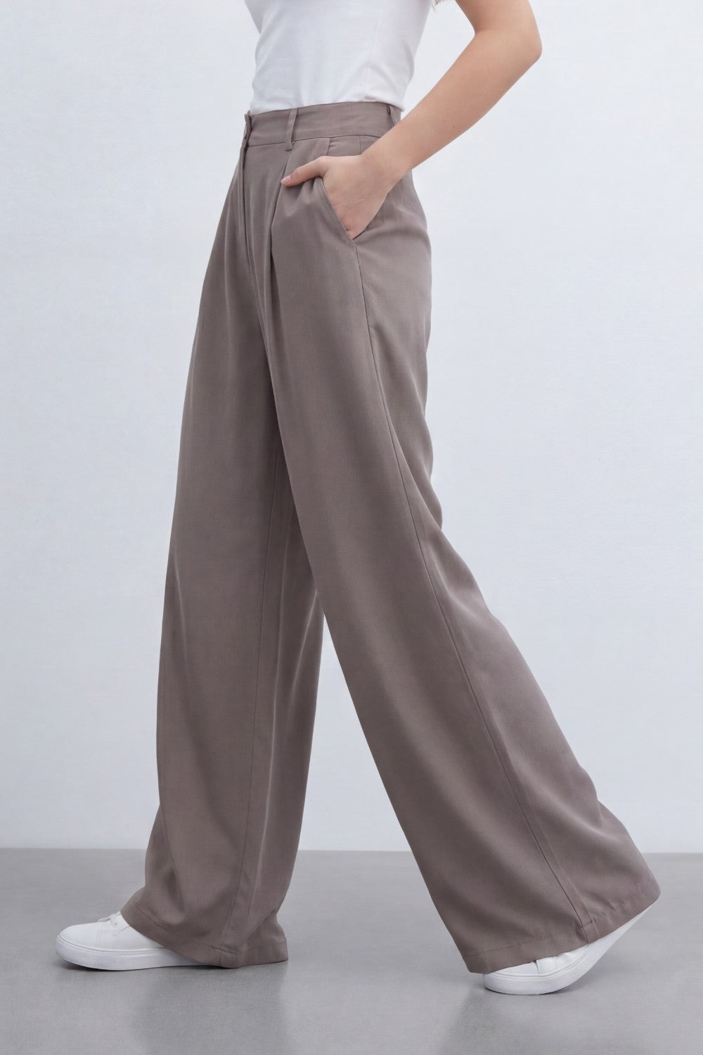 Women’s Tomato Store Tailored Flow Pants With Soft Draped Twill Texture Plain Solid Dye Surface Front Pleat Detail