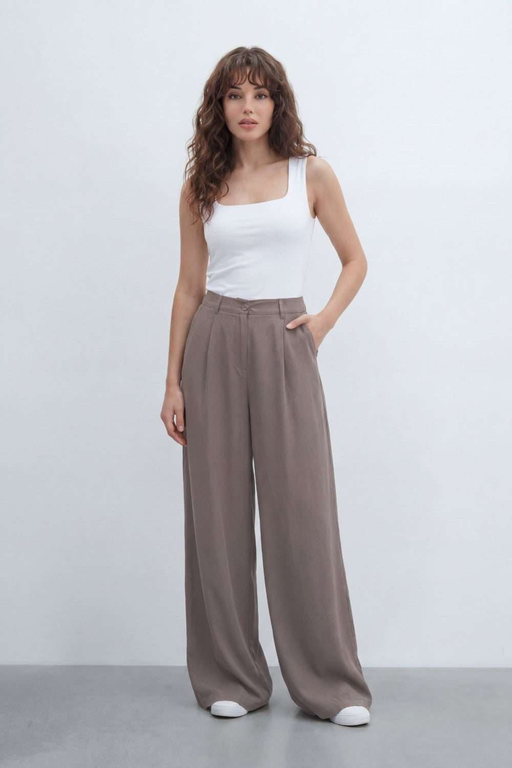 Women’s Tomato Store Tailored Flow Pants With Soft Draped Twill Texture Plain Solid Dye Surface Front Pleat Detail