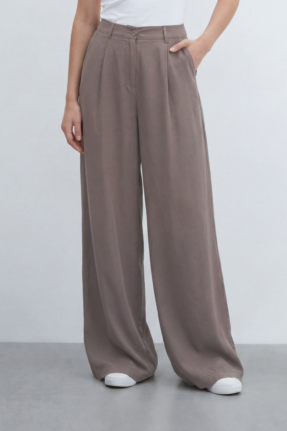Women’s Tomato Store Tailored Flow Pants With Soft Draped Twill Texture Plain Solid Dye Surface Front Pleat Detail