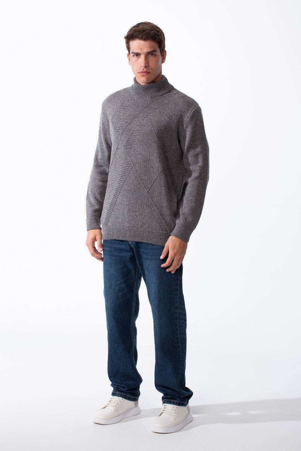 كنزة رجالية ضيقة Slim Fit بأكمام طويلة، ياقة عالية، قماش محبوك عملي، تصميم شريط أمامي، أساسية ومثالية للطبقات