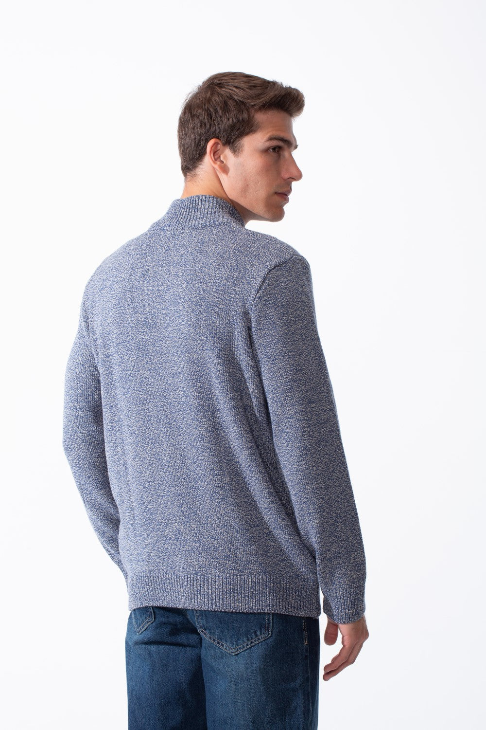 كنزة رجالية ضيقة Slim Fit بأكمام طويلة، ياقة عالية، قماش محبوك عملي، تصميم شريط أمامي، أساسية ومثالية للطبقات