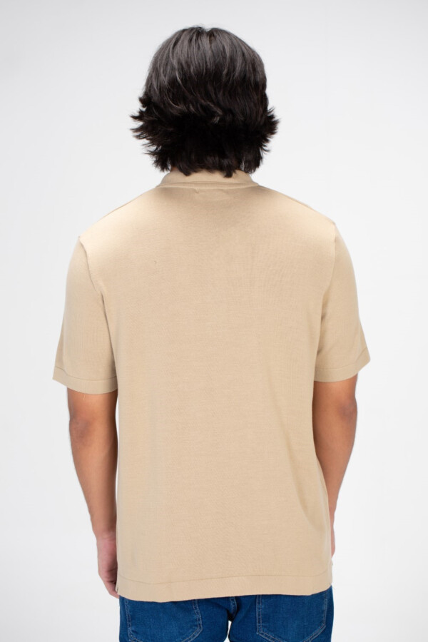 Men's Half Sleeved Plain Shirt With Front Buttons And Comfortable Material