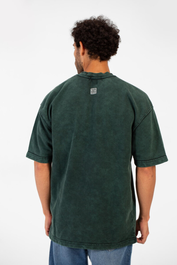 تيشرت رجالي مغسول توميتو باكمام قصيرة وياقة دائرية مع تفاصيل أساسية فريدة