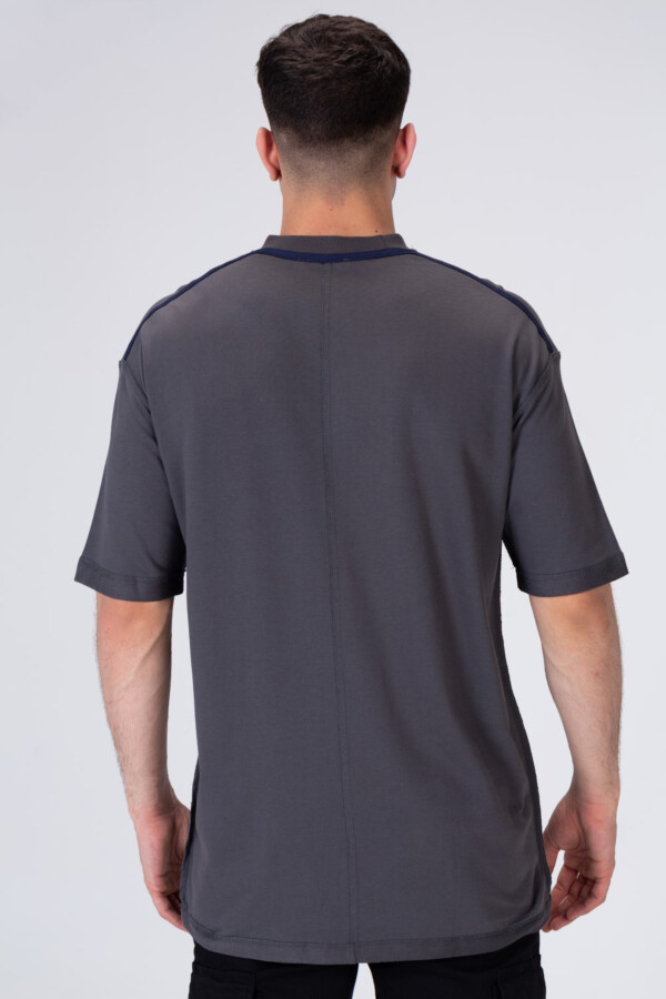 Mens Half Sleeve T-shirt With A Round Neck And A Shoulder Line