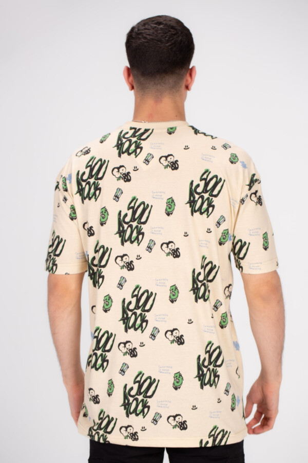 تيشيرت رجالي بطبعة من الأمام و الخلف أوفر سايز برقبة دائرية مصنوع من القطن بتصميم أنيق ومريح و يتميز براحته